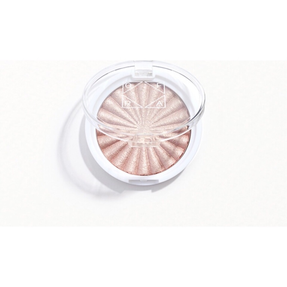 OFRA highlighter in Blissful
